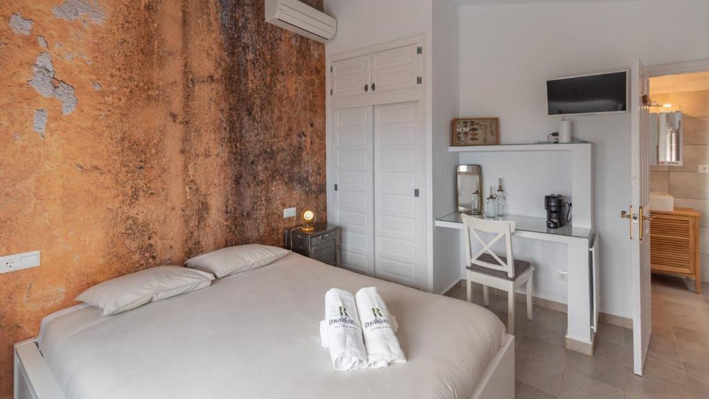 Postel nebo postele na pokoji v ubytování Casa Siempre Sayalonga by Ruralidays