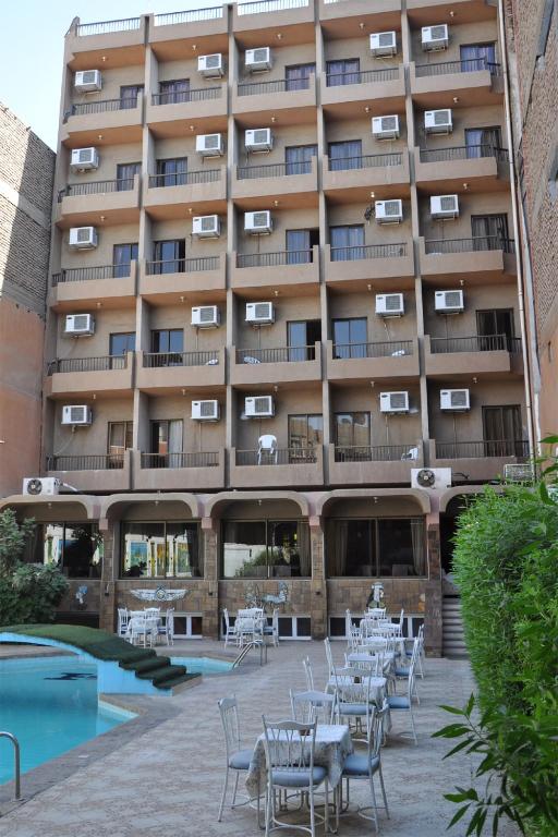 Bazén v ubytování Shady Hotel Luxor nebo v jeho okolí