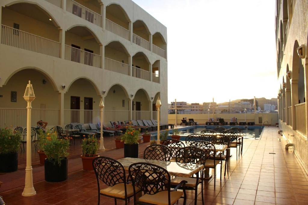 Restaurace v ubytování Al Diyar Hotel