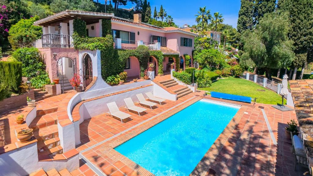 an estate with a swimming pool and a house at Cubo's Villa Las Capuchinas in Torremolinos