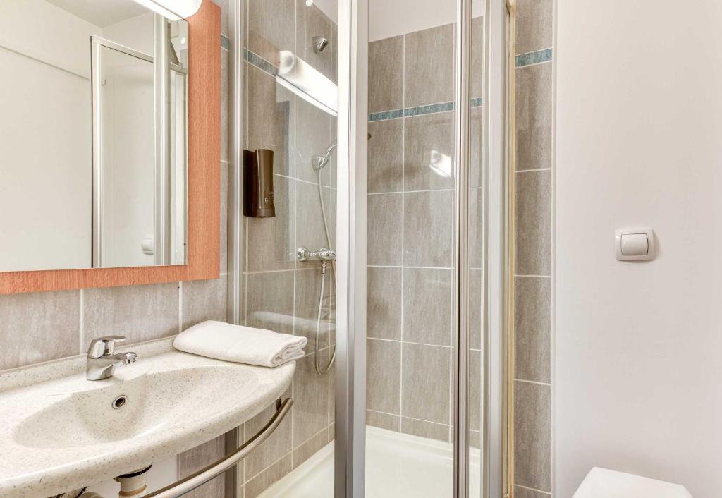 Koupelna v ubytování B&B HOTEL Pézenas
