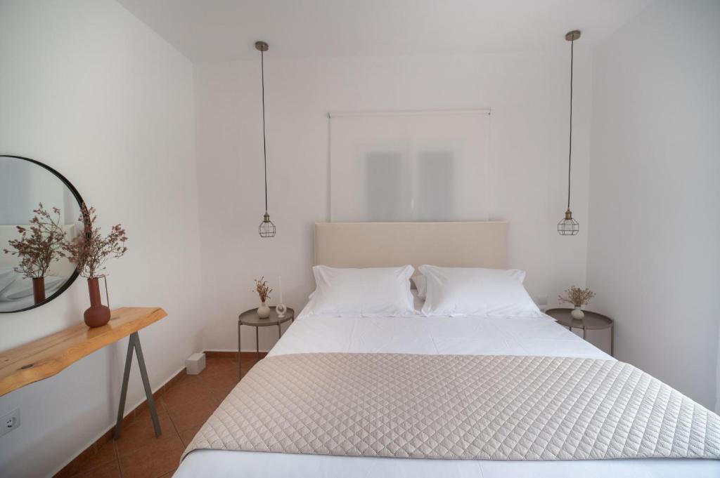 Postel nebo postele na pokoji v ubytování Christoforos Apartments