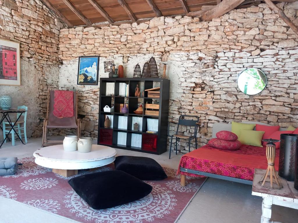 Posezení v ubytování La maison au frêne