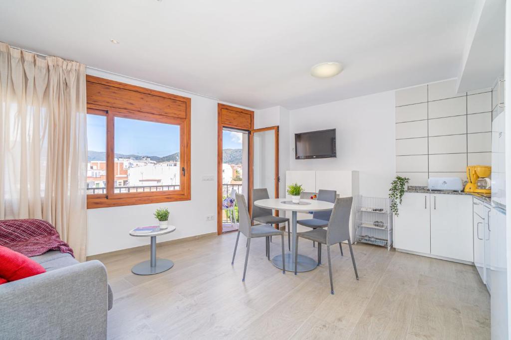 Kuchyňa alebo kuchynka v ubytovaní Apart-rent Apartment Av Rhode 3º 2008