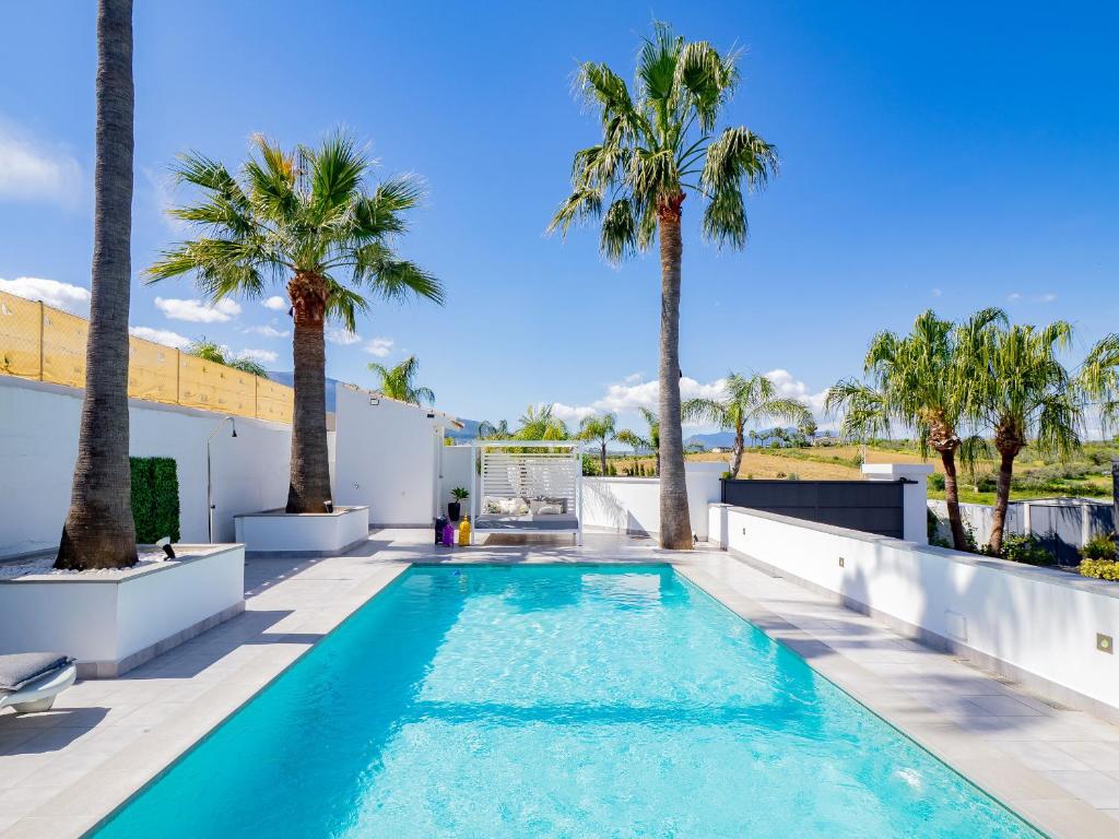 Bazén v ubytování Cubo's Casa Flor High Privacy & Pool nebo v jeho okolí