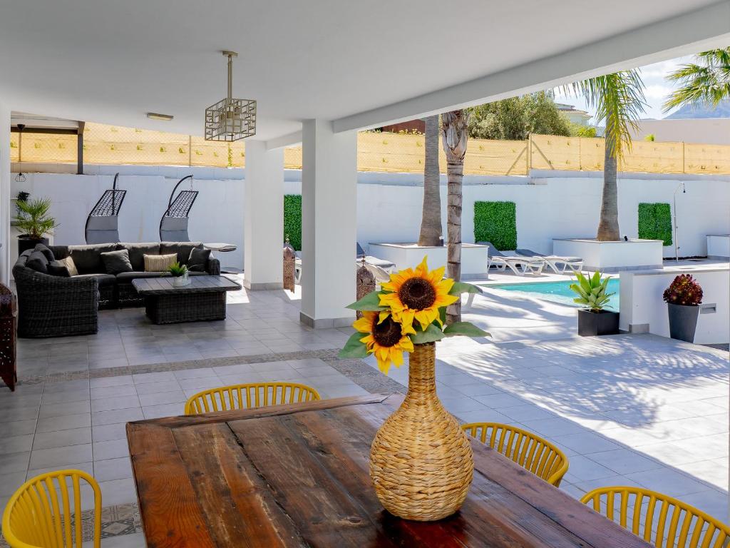 Bazén v ubytování Cubo's Casa Flor High Privacy & Pool nebo v jeho okolí