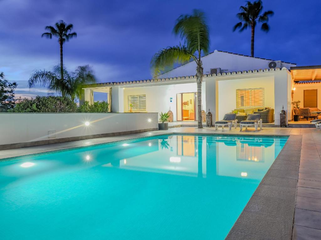 Bazén v ubytování Cubo's Casa Flor High Privacy & Pool nebo v jeho okolí