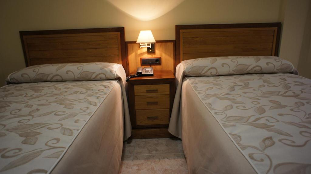Posteľ alebo postele v izbe v ubytovaní Hotel Puente Romano