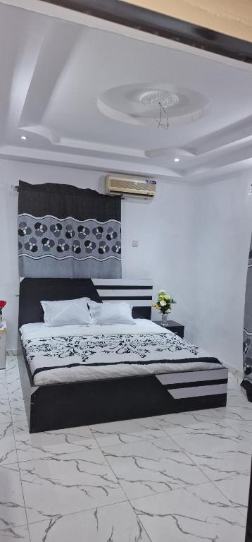 Postel nebo postele na pokoji v ubytování FEMLISTER LODGE