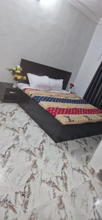 Postel nebo postele na pokoji v ubytování FEMLISTER LODGE