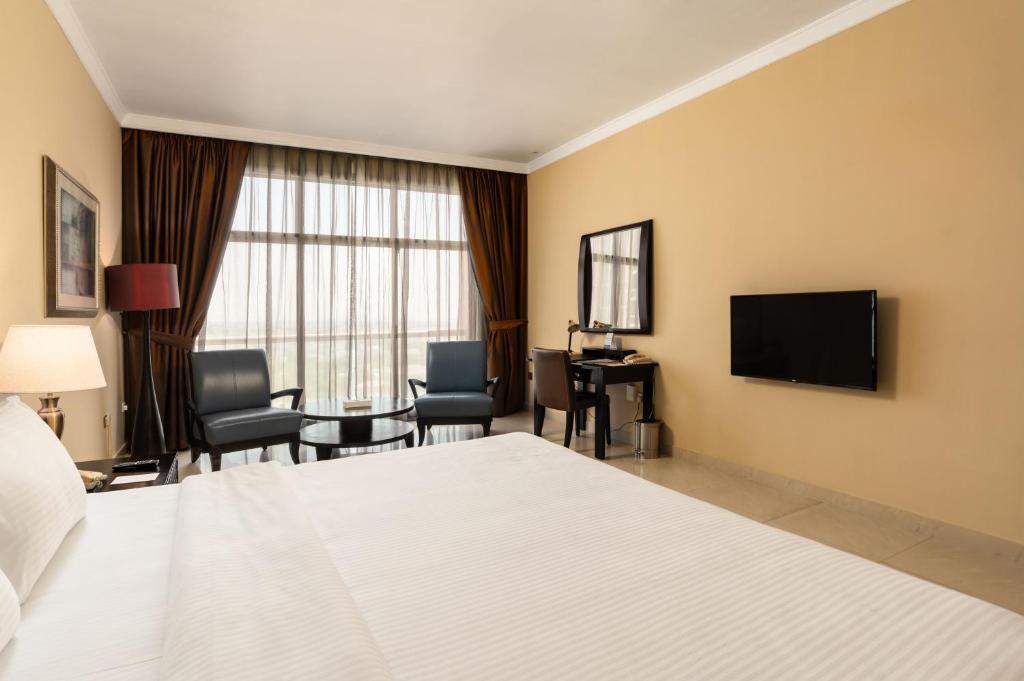 TV a/nebo společenská místnost v ubytování Oryx Hotel
