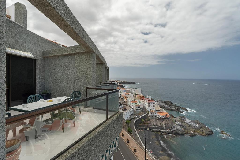 a balcony of a building with a view of the ocean at Al Mar Los Gigantes in Puerto de Santiago