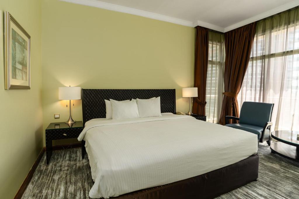 Postel nebo postele na pokoji v ubytování Oryx Hotel