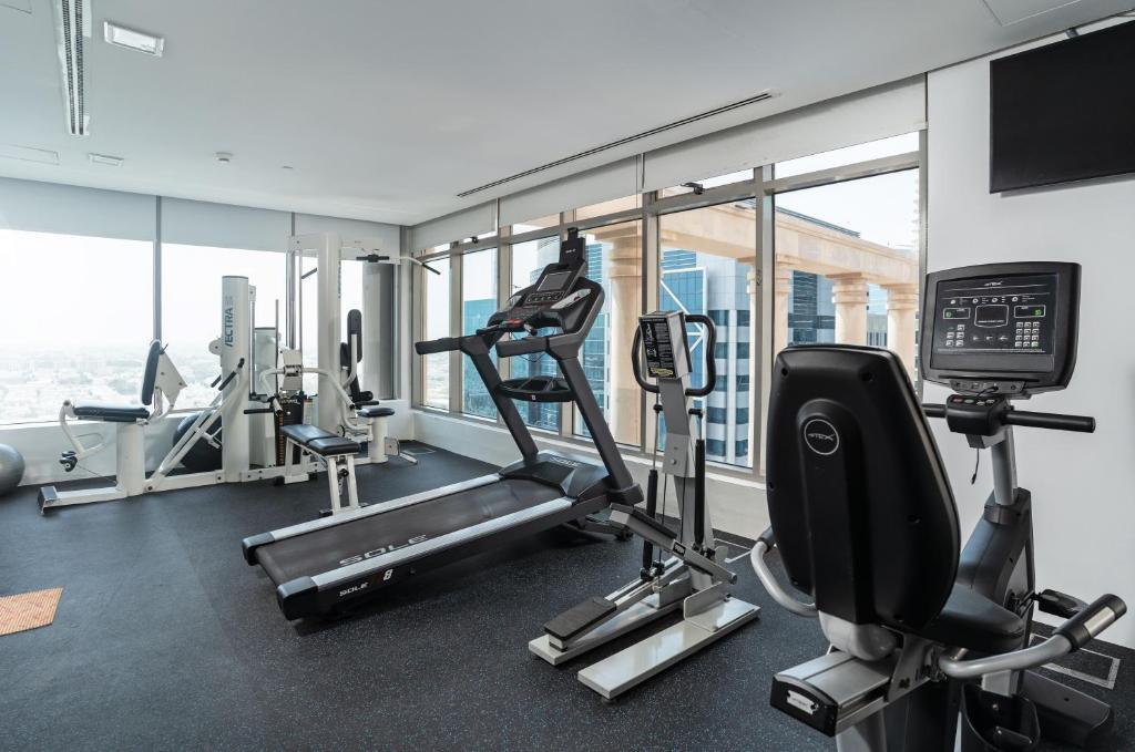 Fitness centrum a/nebo fitness zařízení v ubytování Oryx Hotel