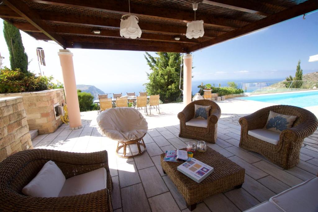 The swimming pool at or close to Ellis Villas