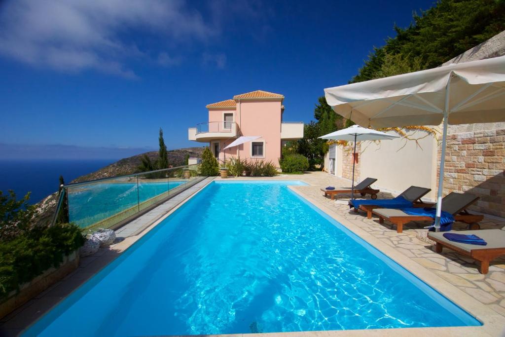 The swimming pool at or close to Ellis Villas