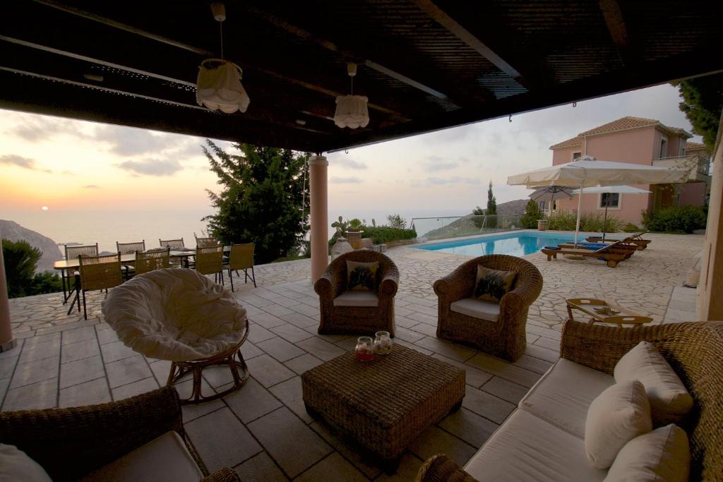 The swimming pool at or close to Ellis Villas