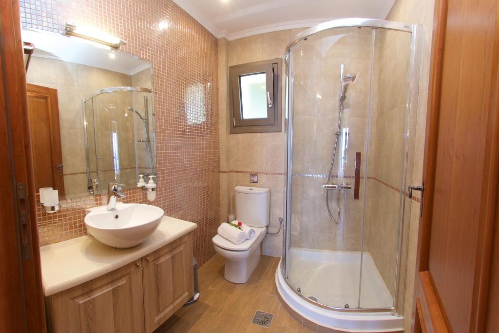A bathroom at Ellis Villas