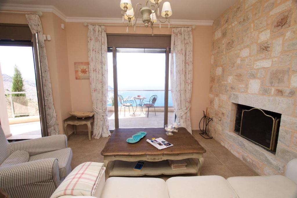 A seating area at Ellis Villas