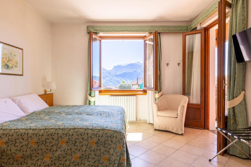Nespecifikovaný výhled na hory nebo výhled na hory při pohledu z hotelu