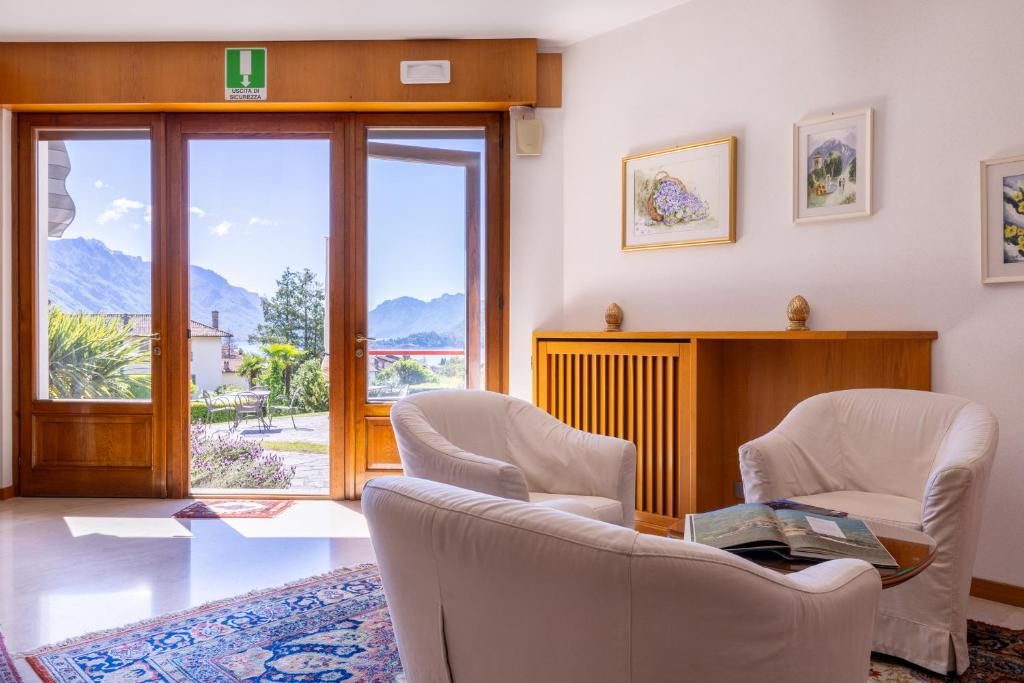 Nespecifikovaný výhled na hory nebo výhled na hory při pohledu z hotelu