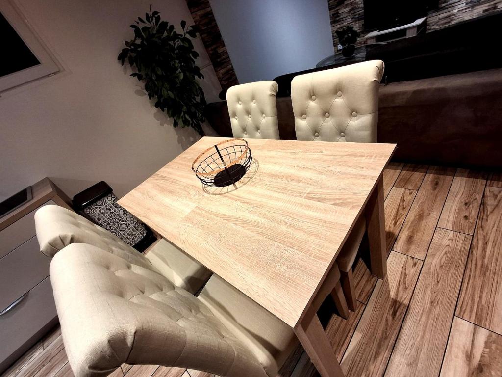 Posezení v ubytování Le 421, Maison d'hôtes Jacuzzi entre amis,familles