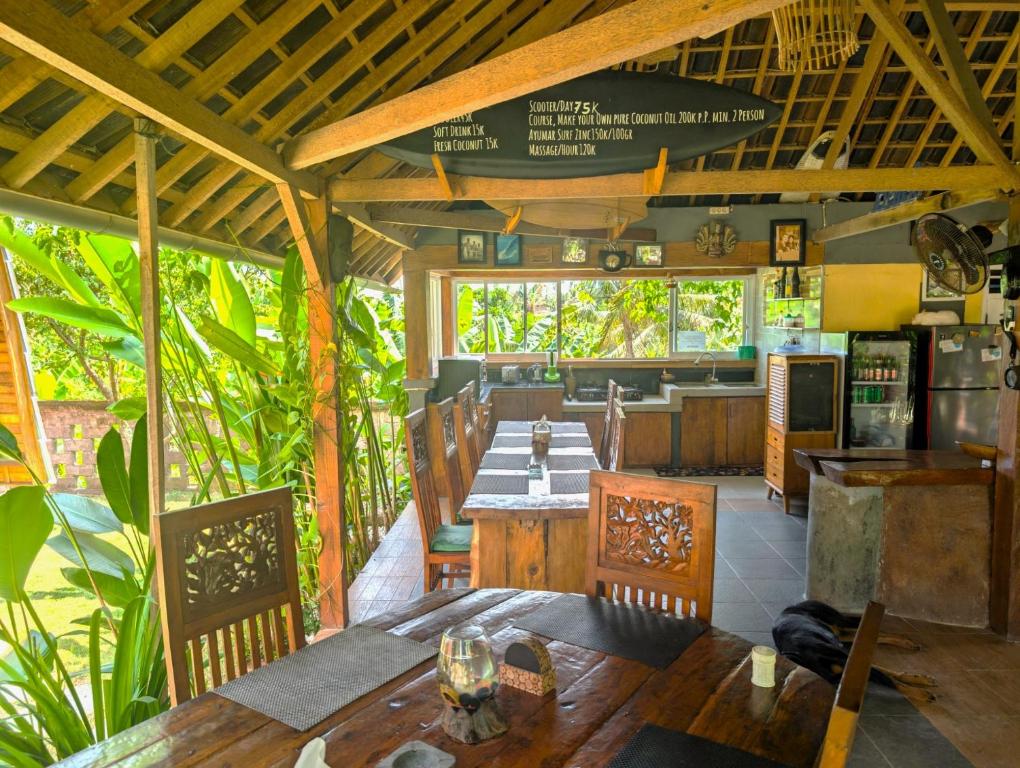 Restaurace v ubytování Ayumar Homestay Medewi