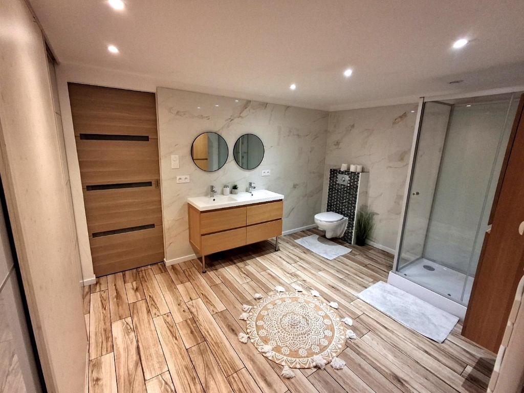 Koupelna v ubytování Le 421, Maison d'hôtes Jacuzzi entre amis,familles