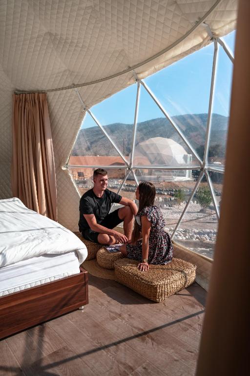 Nespecifikovaný výhled na hory nebo výhled na hory při pohledu z hotelu