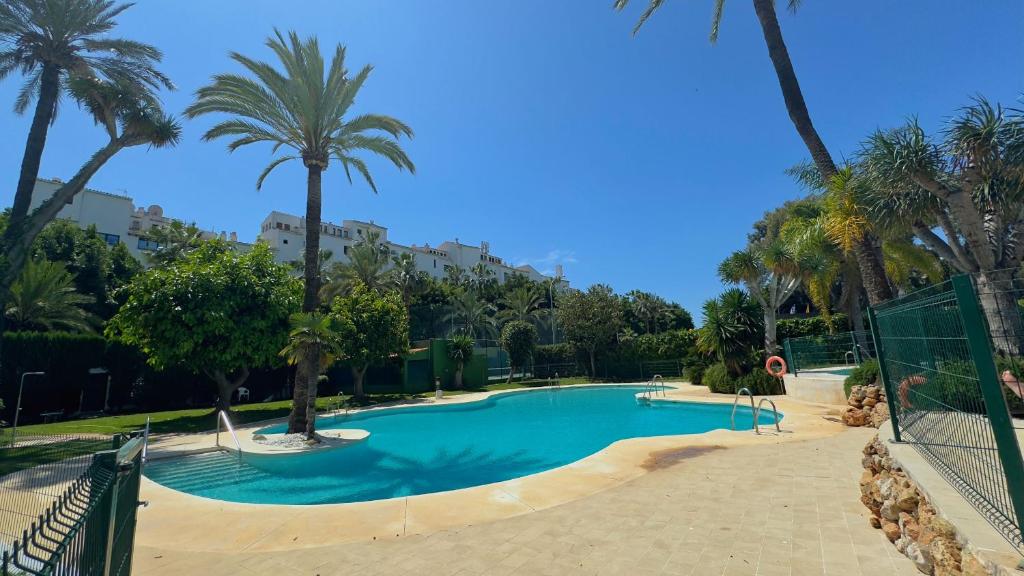 Puerto Banús - Pools & Beach Walk