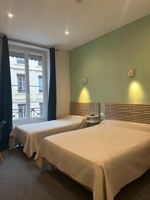 Postel nebo postele na pokoji v ubytování Hotel Azur