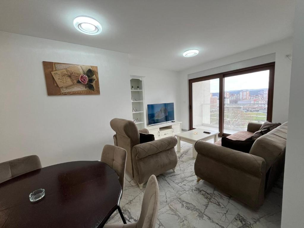 a living room with a couch and a table at Lux Apartment Rose Avenue 75m2 in Kragujevac