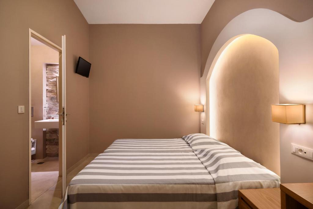 Postel nebo postele na pokoji v ubytování Morfeas Hotel