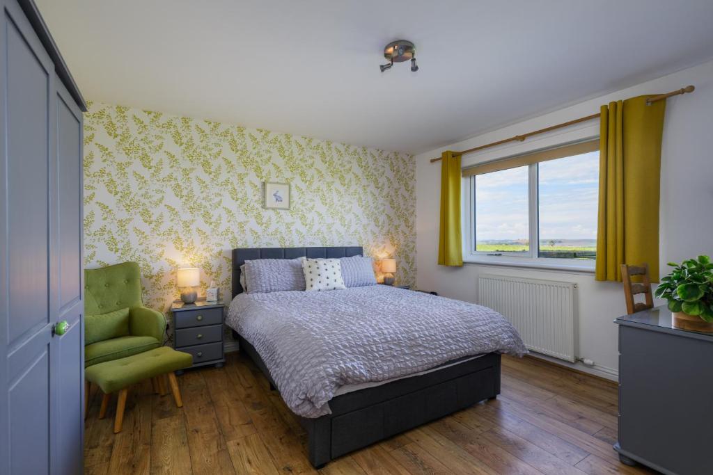 Postel nebo postele na pokoji v ubytování Tarskavaig B&B