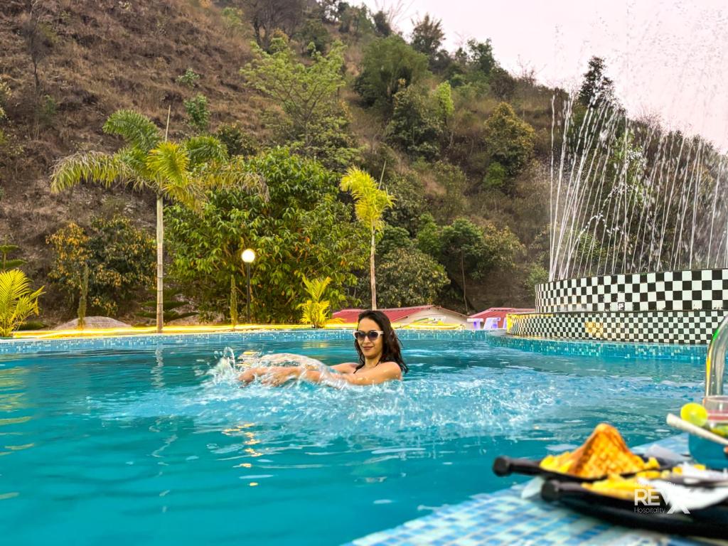 Bazén v ubytování Anandvan Jungle Resort by Dev Group of Hotels nebo v jeho okolí