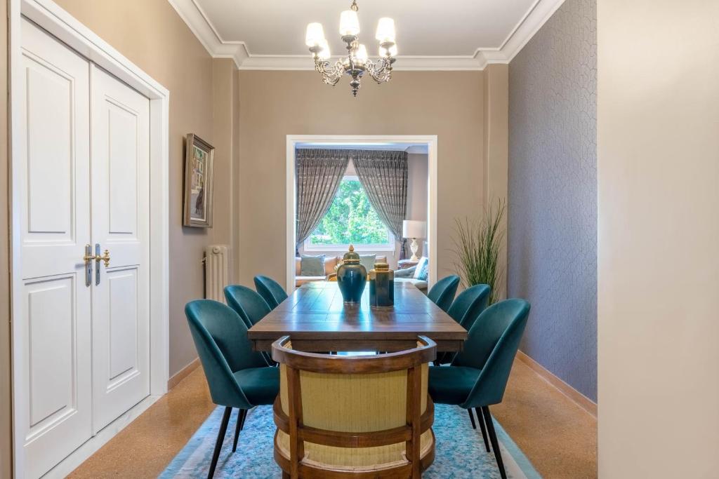 Exclusive Acropolis 4BDR Large Residence