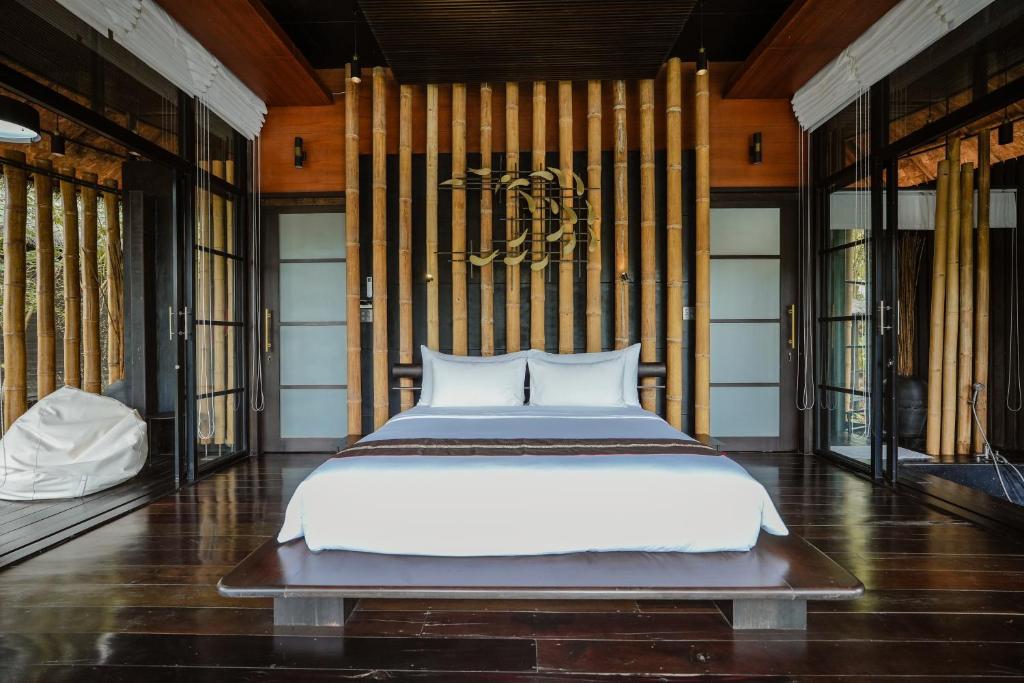 Ένα ή περισσότερα κρεβάτια σε δωμάτιο στο Sanctuary Kanchanaburi