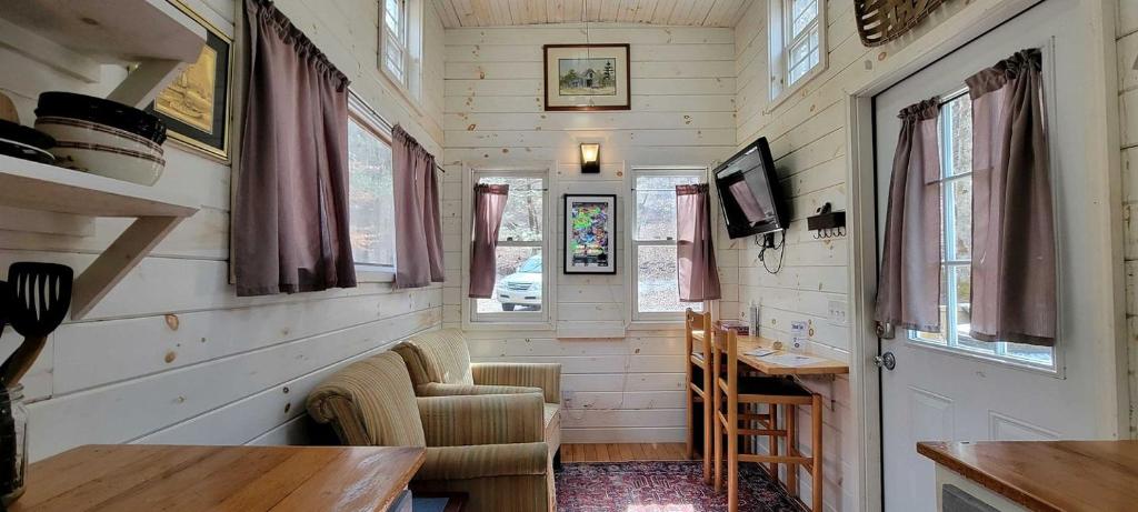Georgia Glamping Escape for Two in this Lovely Tiny House in Suches ...