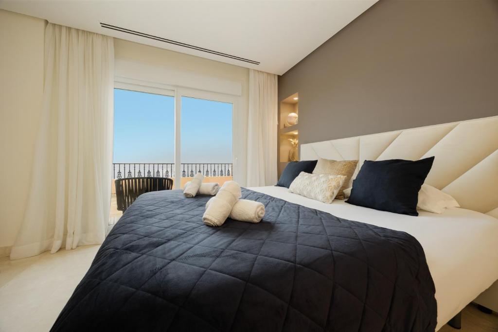 Postel nebo postele na pokoji v ubytování Penthouse with sea views in Nueva Andalucía