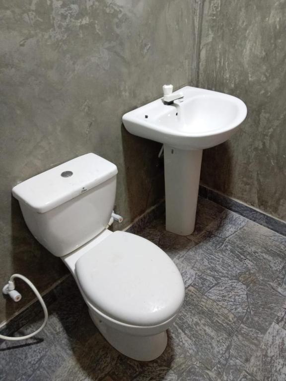 Lake House Home Stay - 9