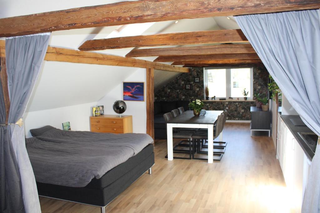 Postel nebo postele na pokoji v ubytování Apartment Gasstorp Wifi