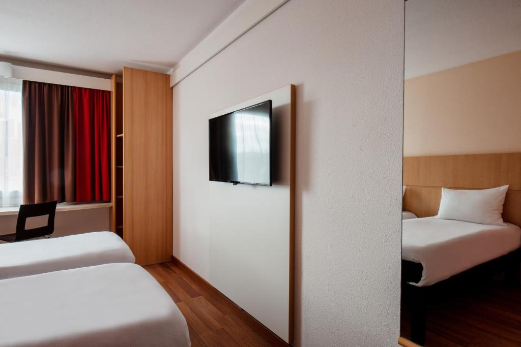 Ibis Warszawa Stare Miasto - Standard Room With Two Single Beds