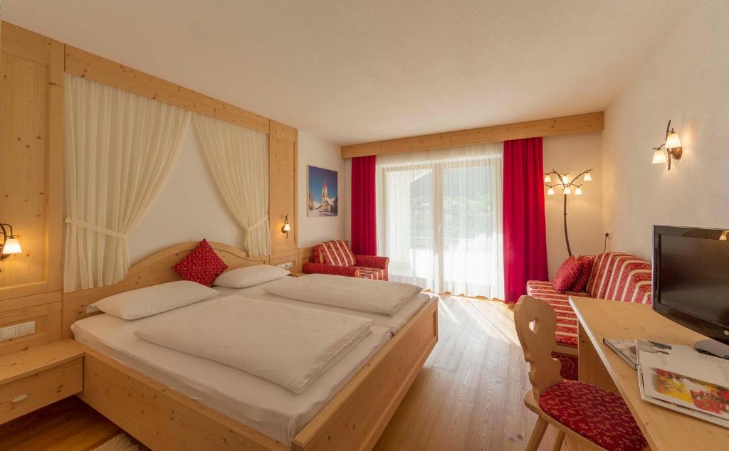 Postel nebo postele na pokoji v ubytování Hotel Foestlerhof