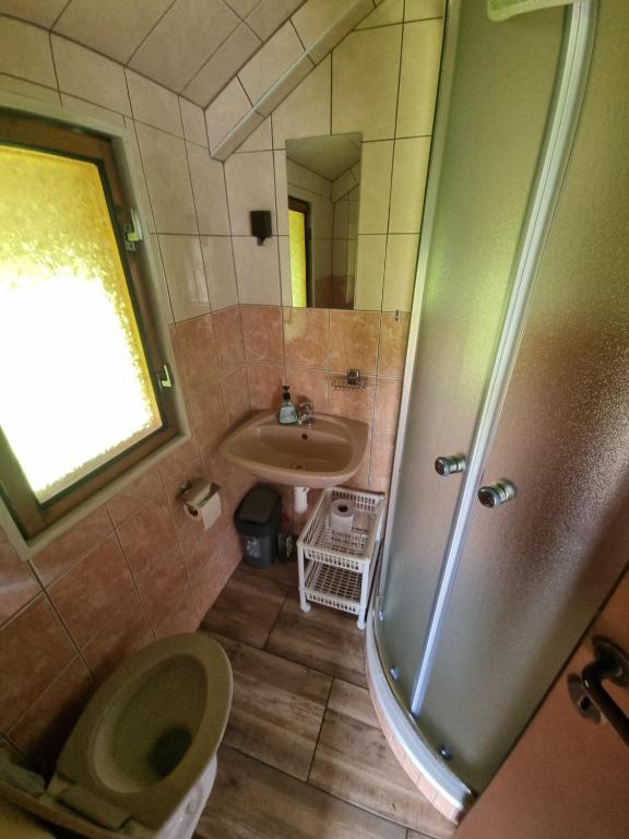 Koupelna v ubytování Chatky a apartmány Apollo na Vysočině