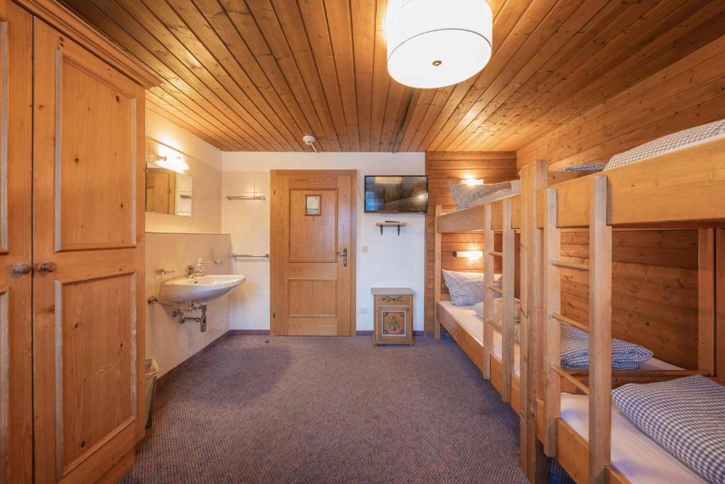 Postel nebo postele na pokoji v ubytování Die Schlickeralm