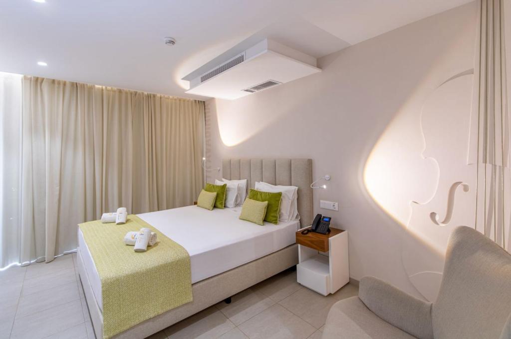 Postel nebo postele na pokoji v ubytování Luna Boutique Hotel