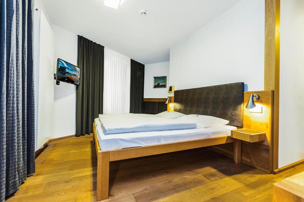 Postel nebo postele na pokoji v ubytování Im-Jaich Hotel Bremerhaven