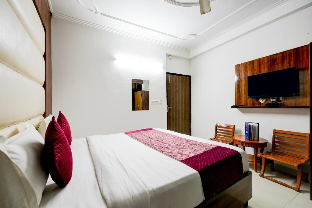Postel nebo postele na pokoji v ubytování Airport Hotel Kiara - New Delhi Airport