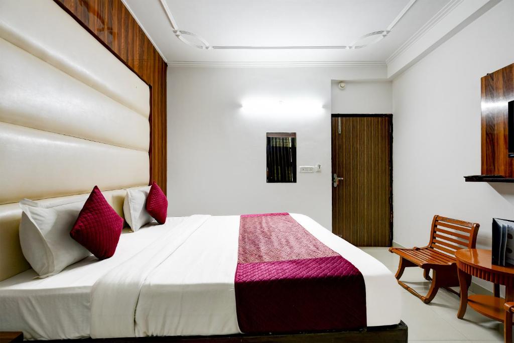 Postel nebo postele na pokoji v ubytování Airport Hotel Kiara - New Delhi Airport