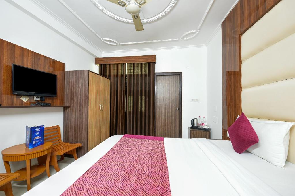 Postel nebo postele na pokoji v ubytování Airport Hotel Kiara - New Delhi Airport